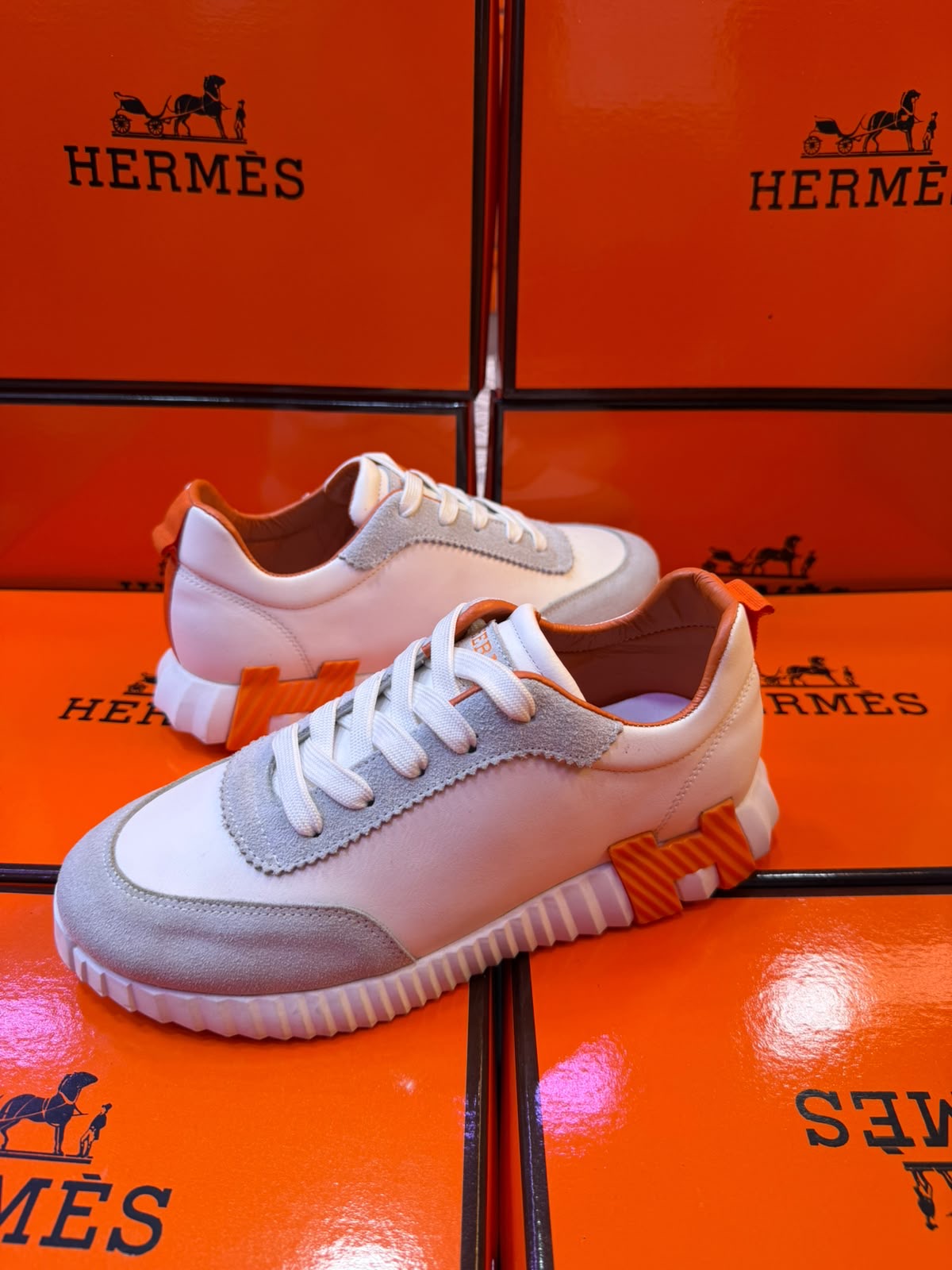 Hermes bouncing