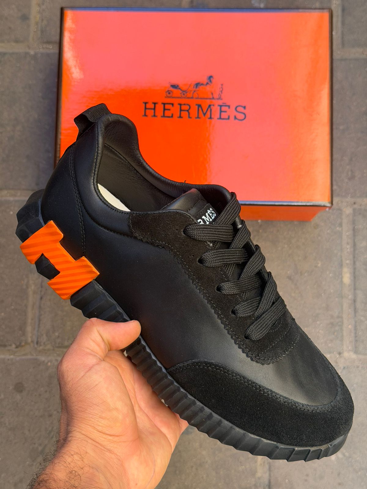 Hermes bouncing