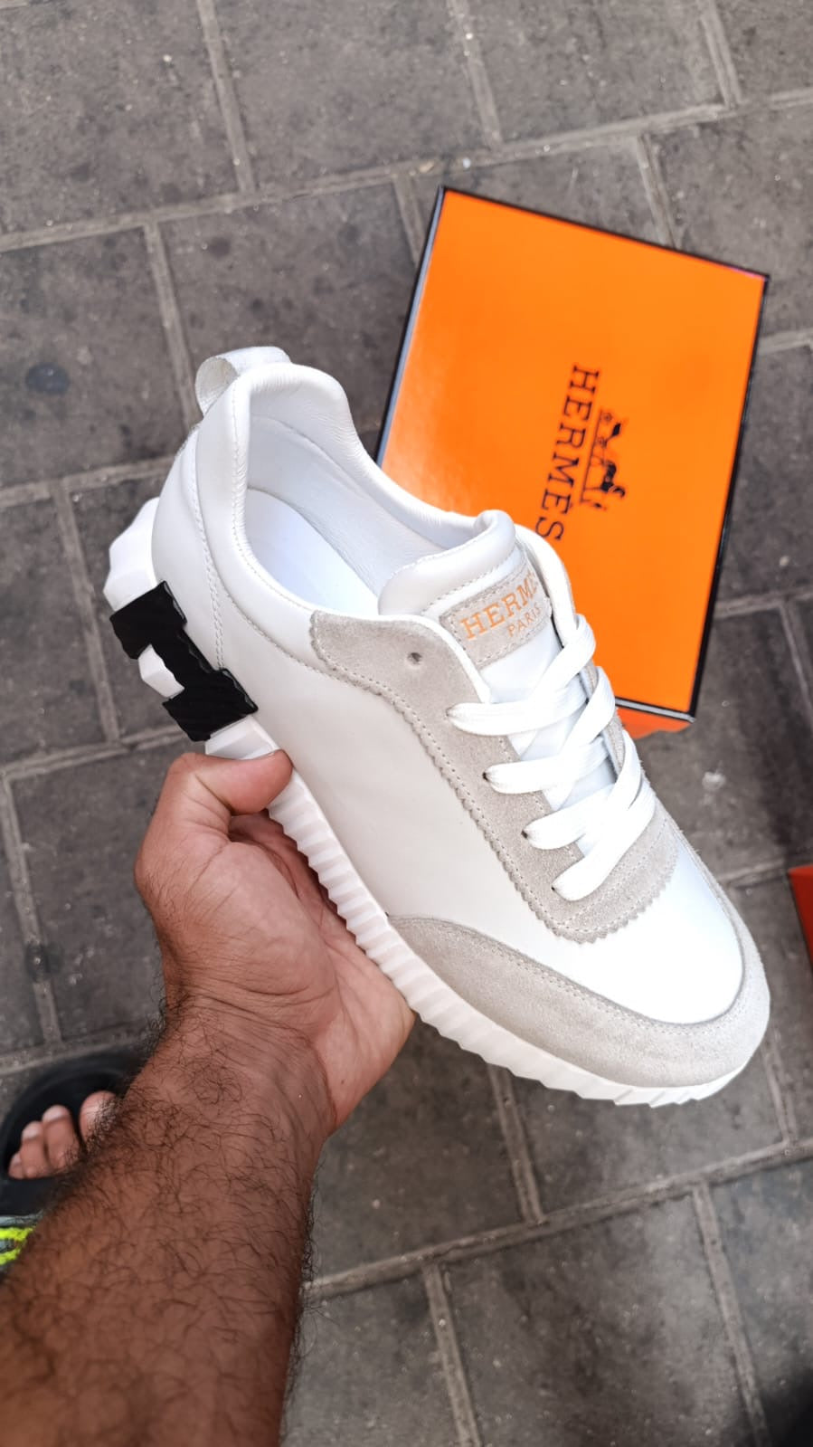 Hermes bouncing