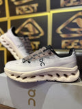 On Cloud Tilt – Blanc et gris