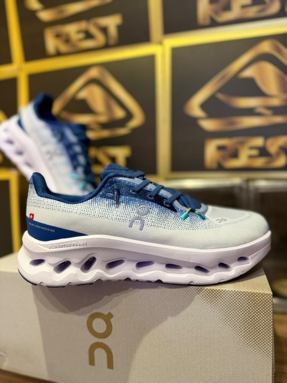 On Cloud Tilt – Bleu et blanc