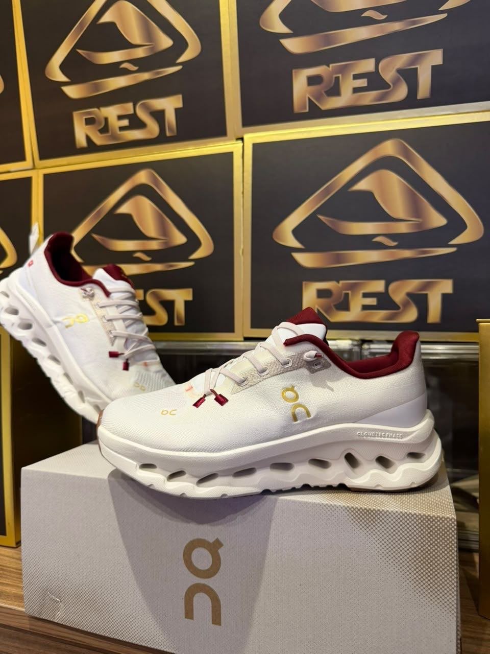 On Cloud Tilt – Blanc et rouge